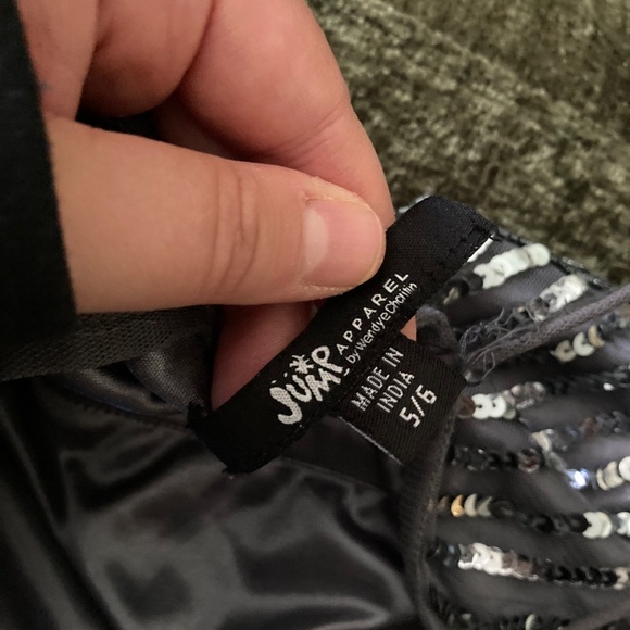 Gray sequin sparkle dress . Size 5/6 .  Sweetheart neckline . Spaghetti straps - Picture 6 of 6